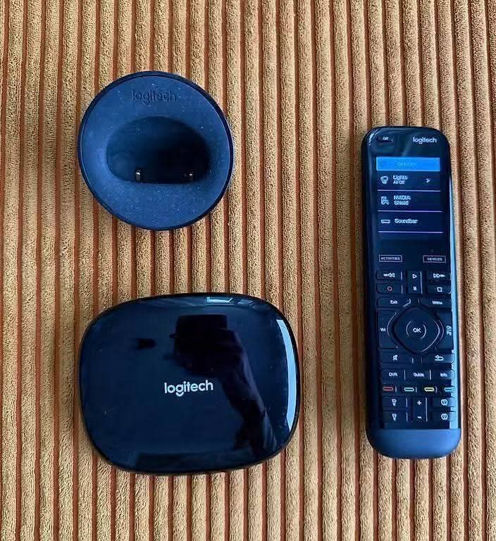 UNE SEULE TÉLÉCOMMANDE MAGIQUE POUR CONTRÔLER PLUS DE 15 APPAREILS ÉLECTRONIQUES